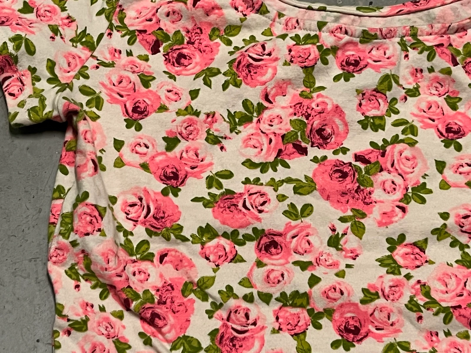 Camiseta curta com flores rosas – photo 18